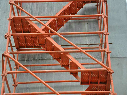 安全爬梯接触原则和构造